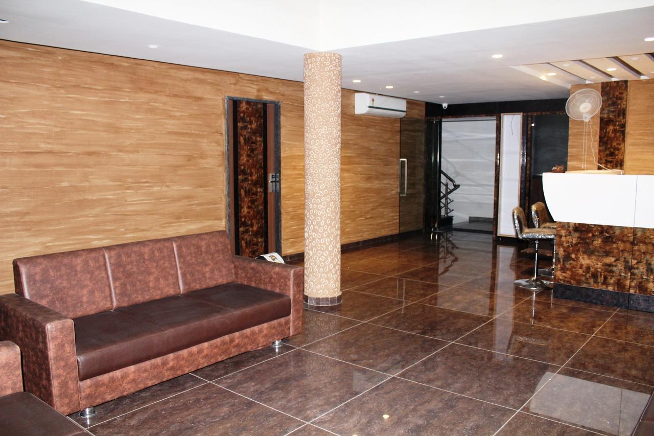 Dev Motel And Banquet Nadiād Εξωτερικό φωτογραφία
