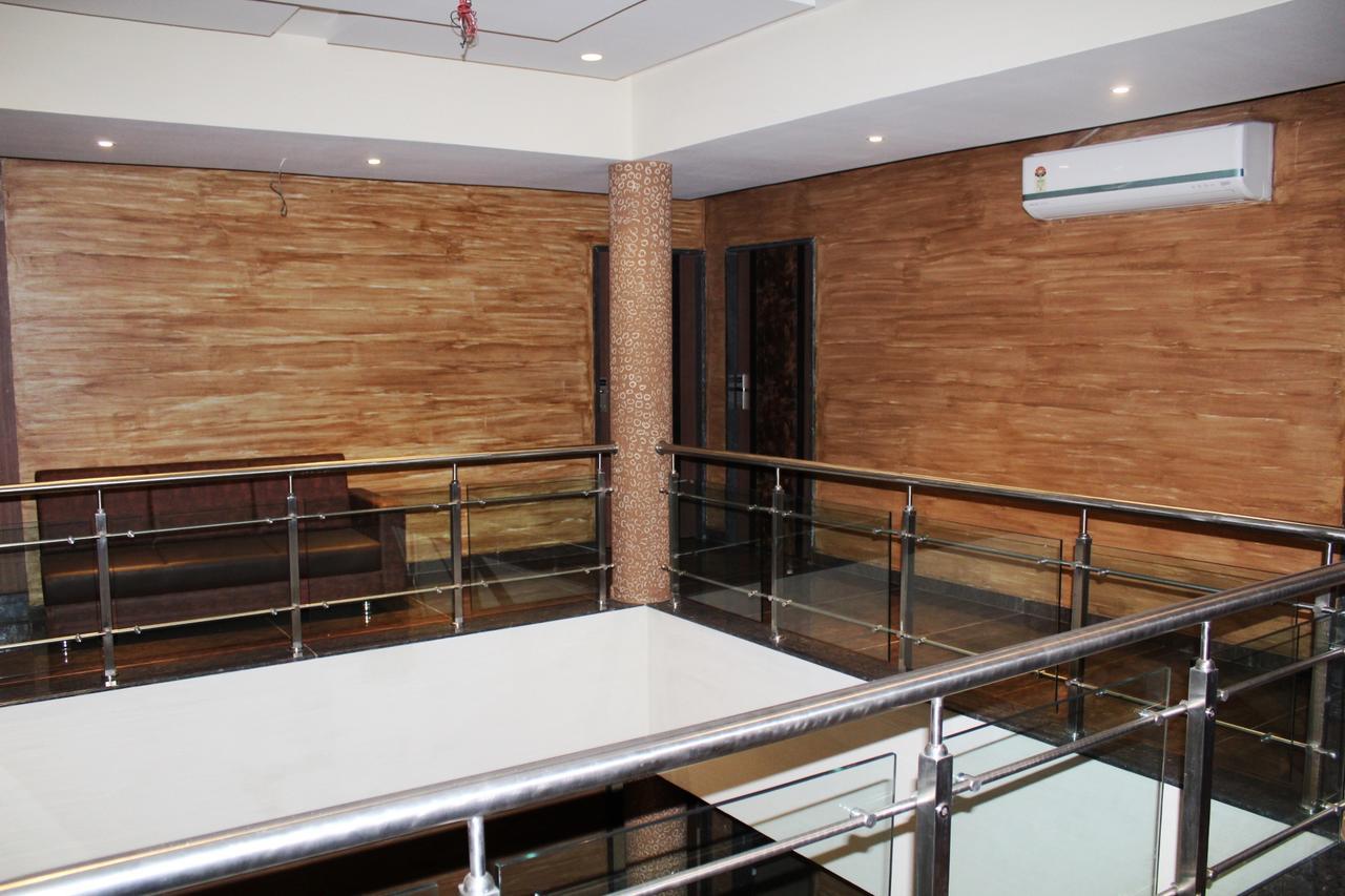Dev Motel And Banquet Nadiād Εξωτερικό φωτογραφία