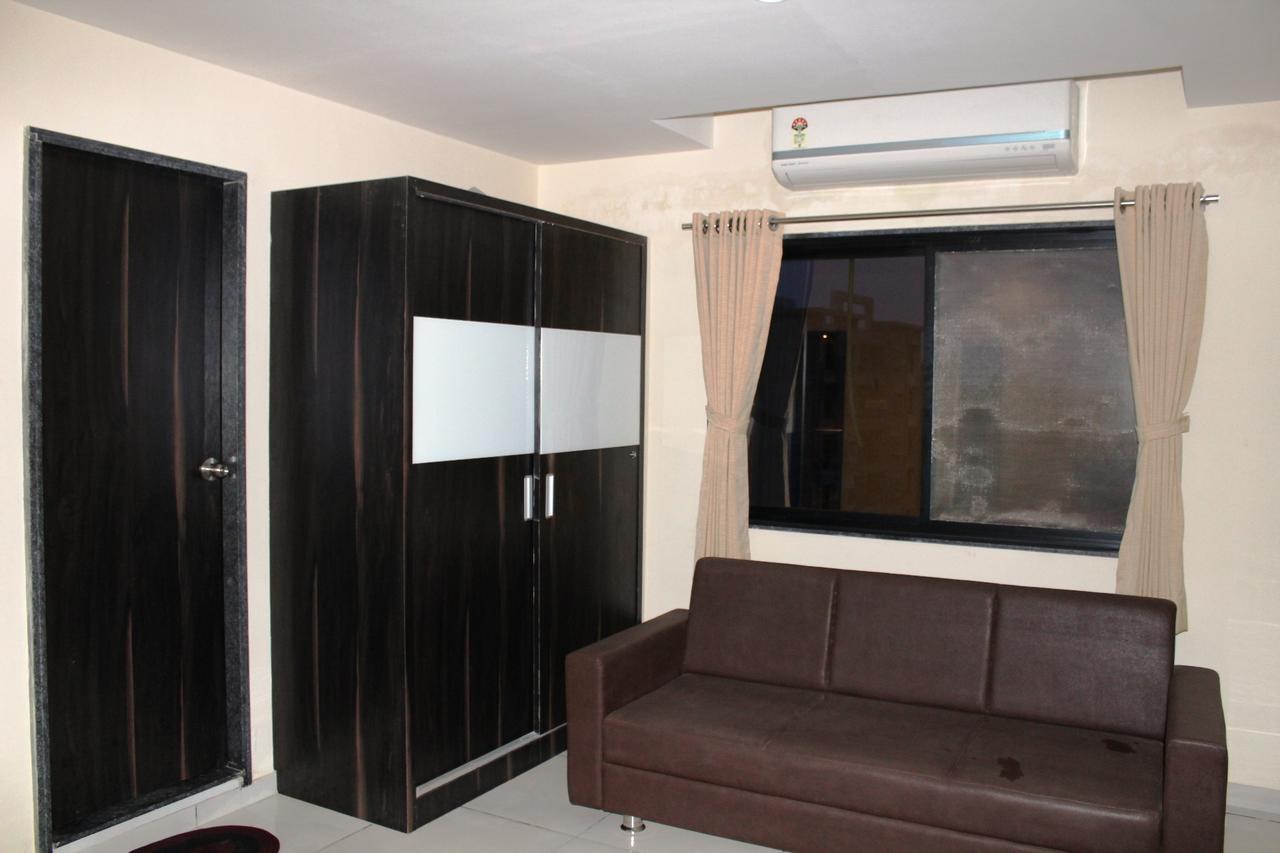 Dev Motel And Banquet Nadiād Εξωτερικό φωτογραφία