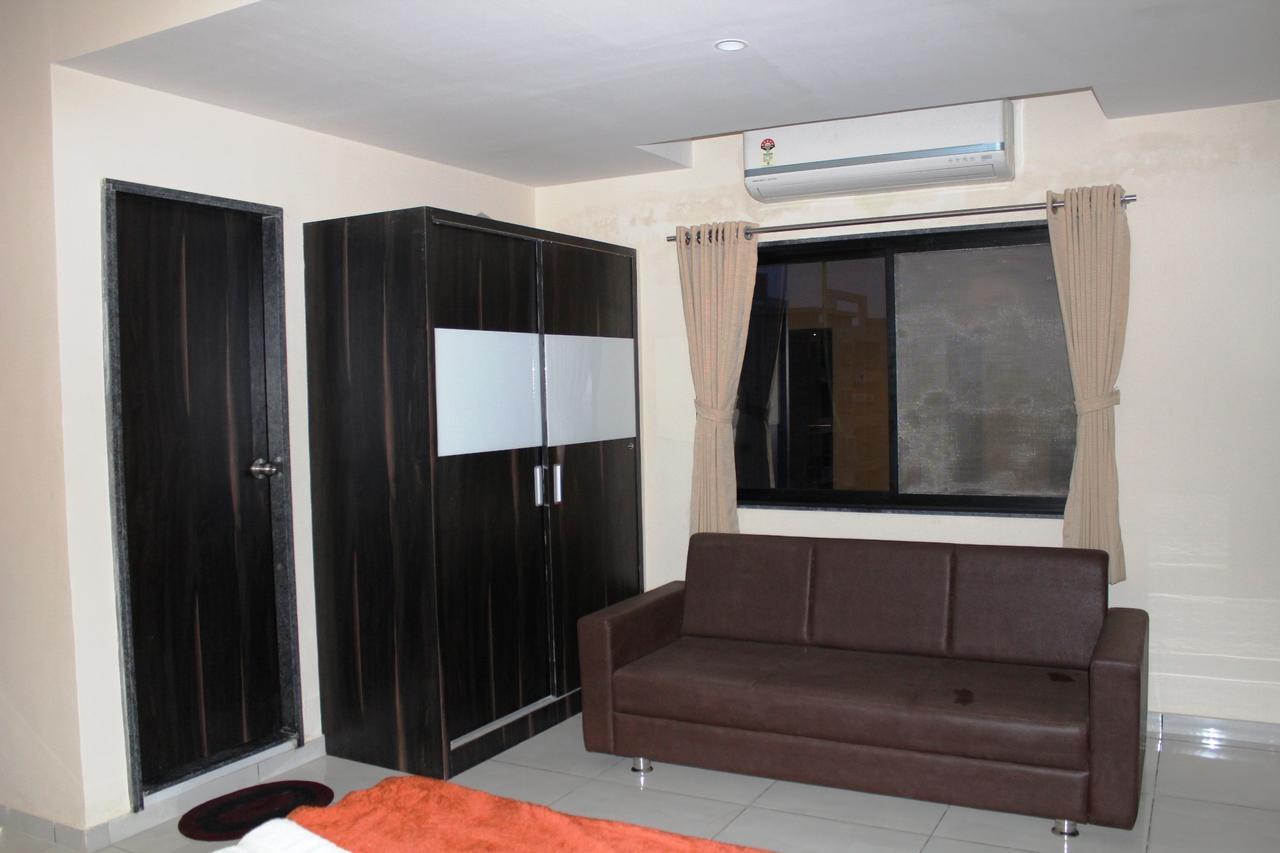 Dev Motel And Banquet Nadiād Εξωτερικό φωτογραφία