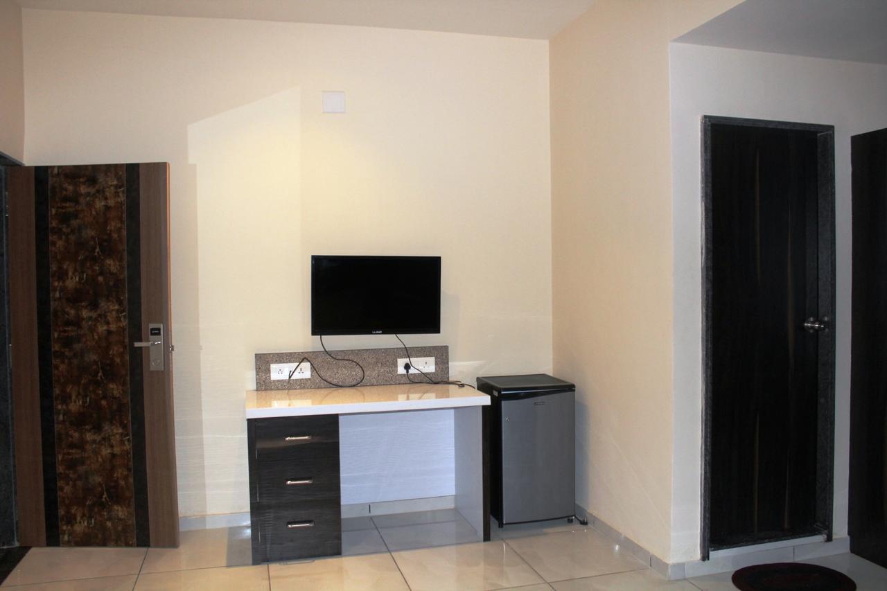 Dev Motel And Banquet Nadiād Εξωτερικό φωτογραφία