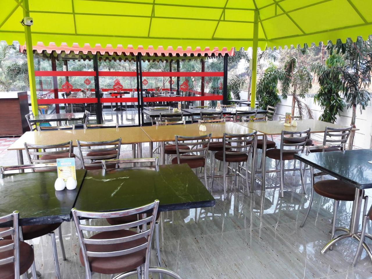 Dev Motel And Banquet Nadiād Εξωτερικό φωτογραφία
