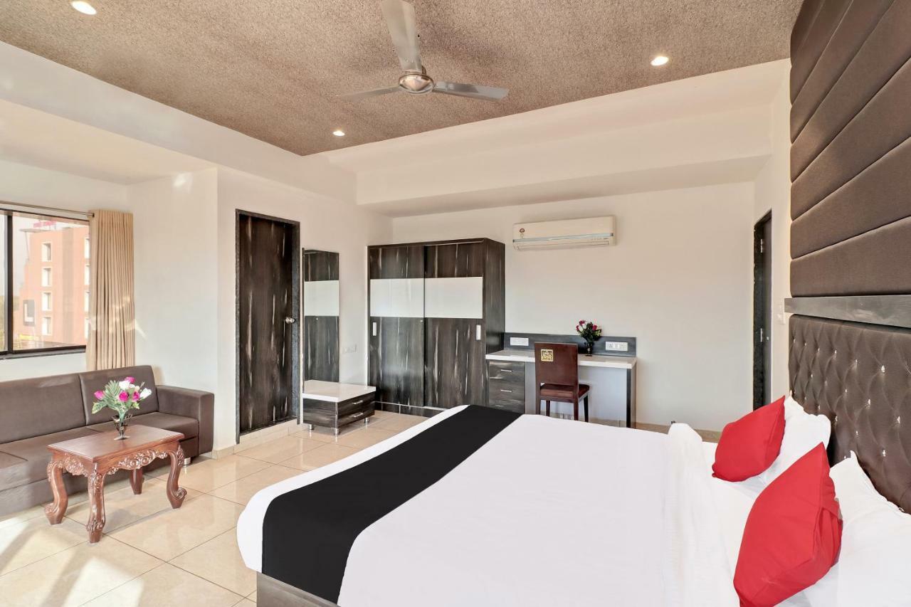 Dev Motel And Banquet Nadiād Εξωτερικό φωτογραφία