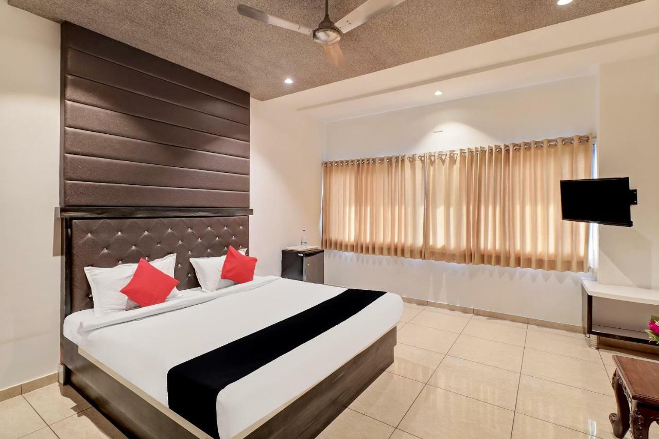 Dev Motel And Banquet Nadiād Εξωτερικό φωτογραφία