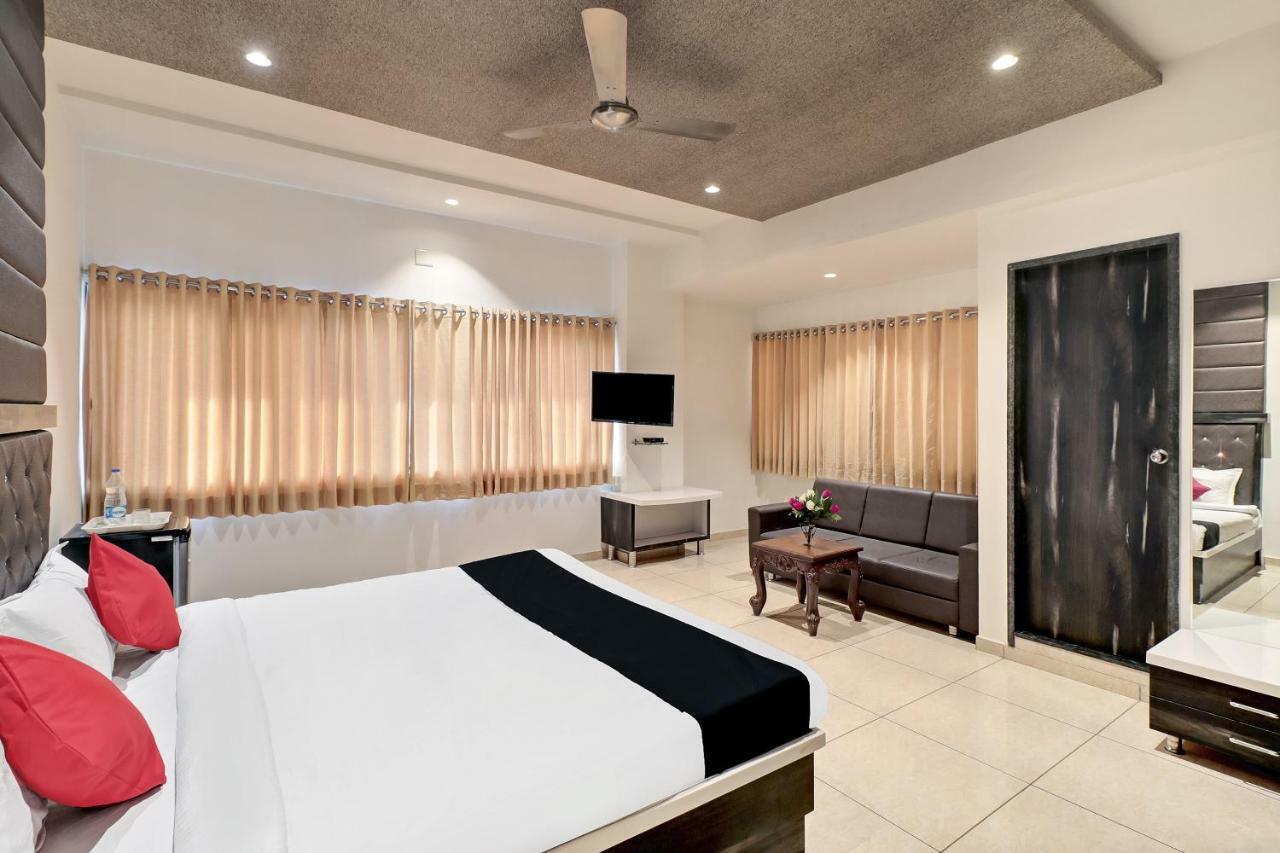 Dev Motel And Banquet Nadiād Εξωτερικό φωτογραφία